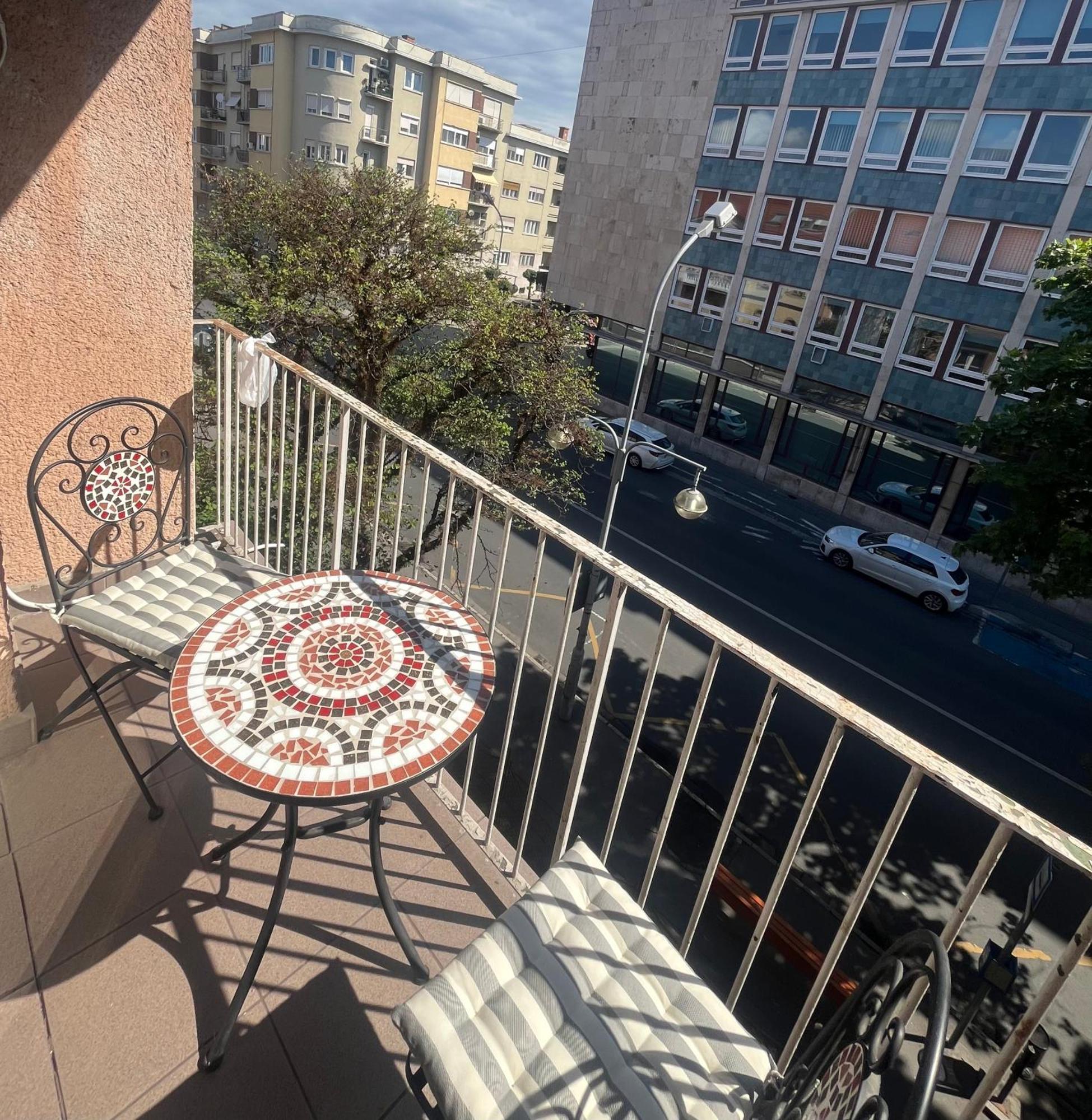 Moonlight Apartment Дьор Екстериор снимка